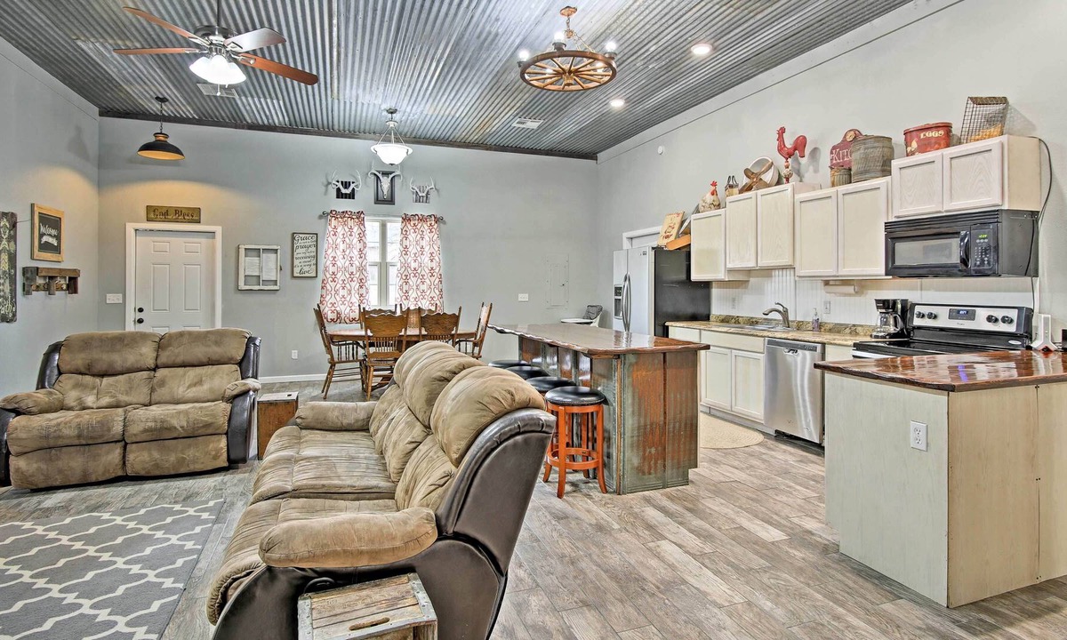 Broken Arrow House | Convenient Broken Arrow Home - 22 Mi to Tulsa!