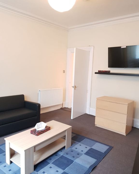 Glenisla Apartment | Convenient, Clean and Comfortable Flat in Dundee
