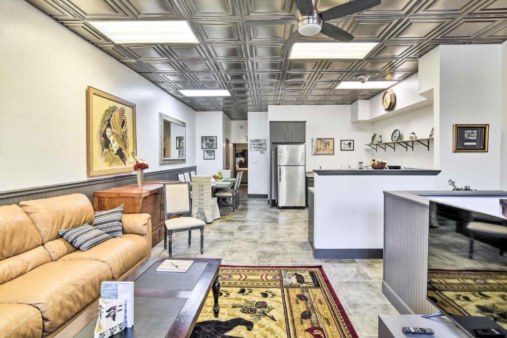 Colusa House | Convenient Colusa Townhome - Pet Friendly!