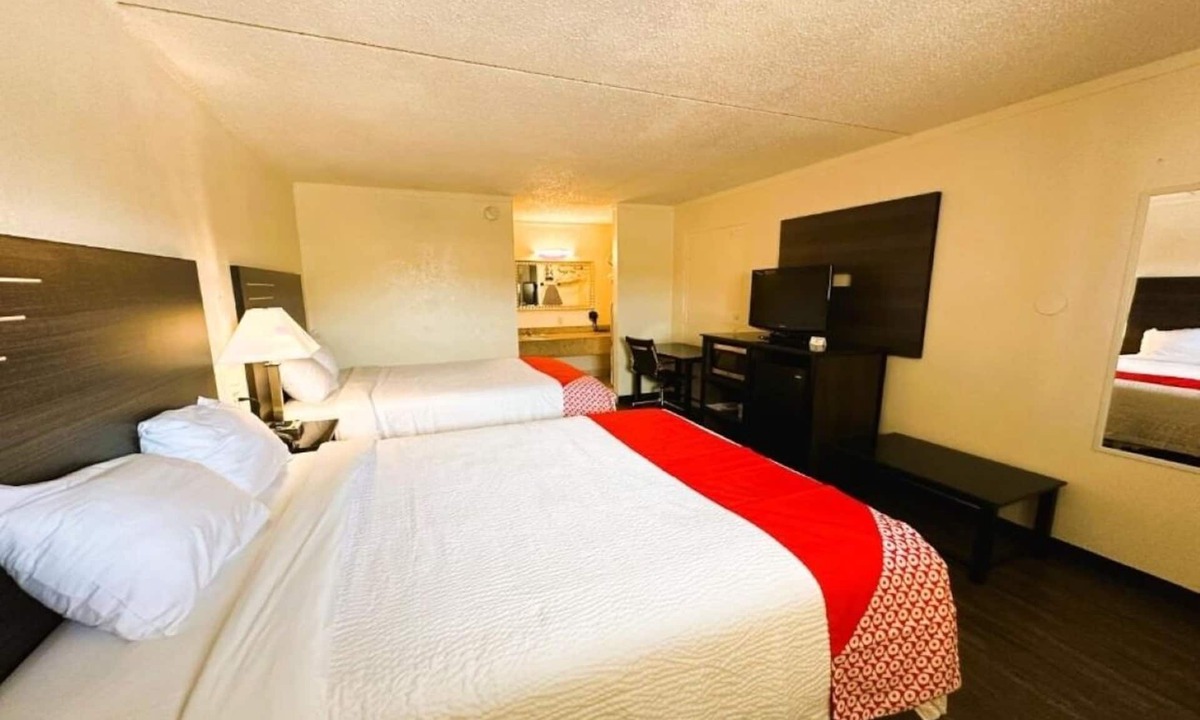 West San Antonio Hotel | Convenient & Comfortable Room with 2 Queen Beds & Outdoor Pool Near SeaWorld