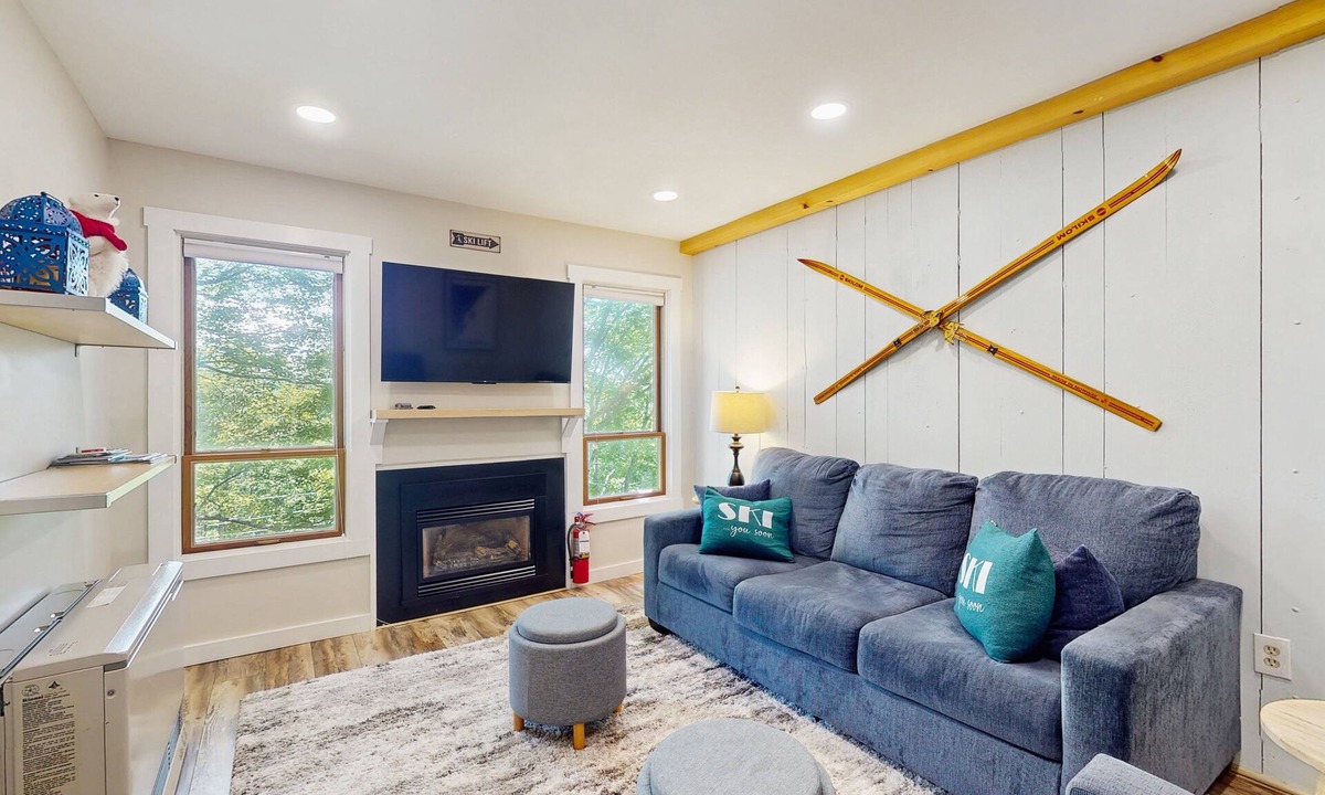 Warren Condo | Convenient condo, close to ski resort, free shuttle, fireplace, balcony, w/d