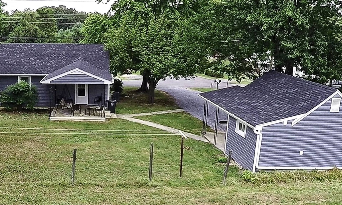 Lynchburg House | Convenient Home With Guest House