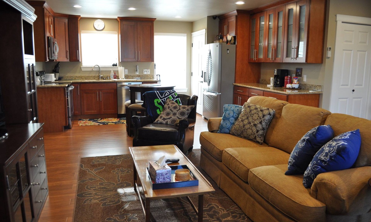 Milton Apartment | Convenient Location! Clean and Cozy. ❤