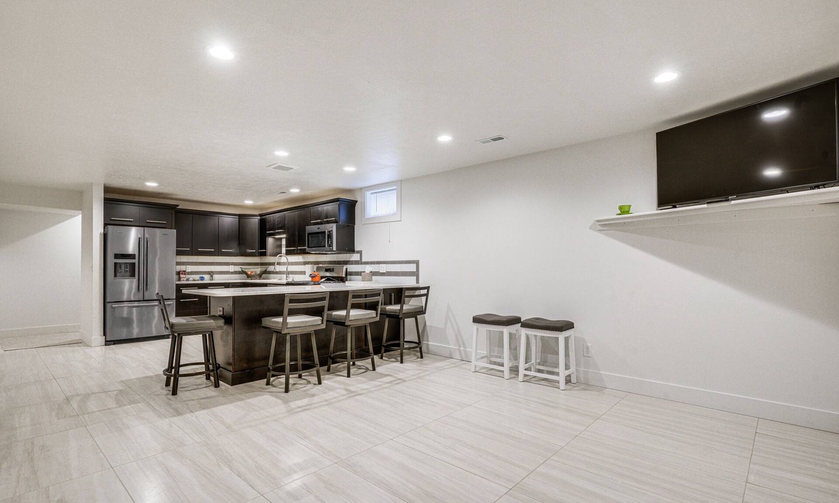 Northeast South Bend Apartment | Convenient North Bend Apt: Half-Mi to Notre Dame!