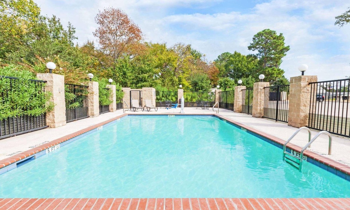 Tyler Hotel | Convenient Room Designed for Comfort + Free Breakfast + Near Everything in Tyler