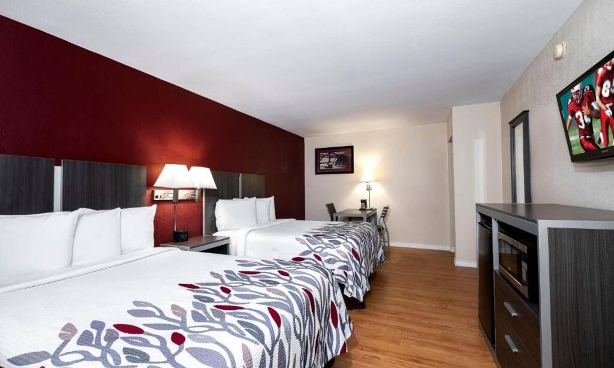Houston Hotel | Convenient Room Ideal for Budget Travelers near Houston's Top Attractions