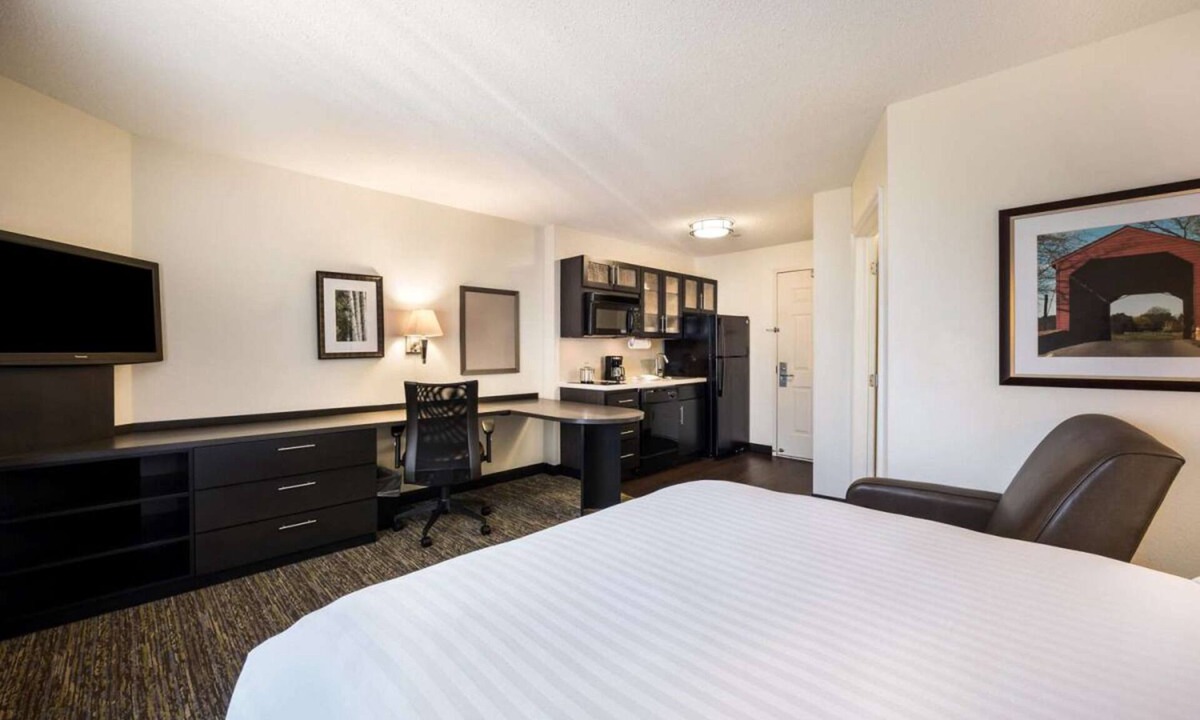 Santa Clara Resort | Convenient Silicon Valley Accommodation! Stuite with Private Full Kitchen!