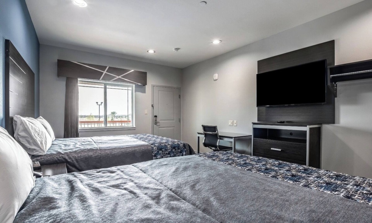 Katy Hotel | Convenient Stay Located Right off I-10 | Family Stay | Free Breakfast & Parking