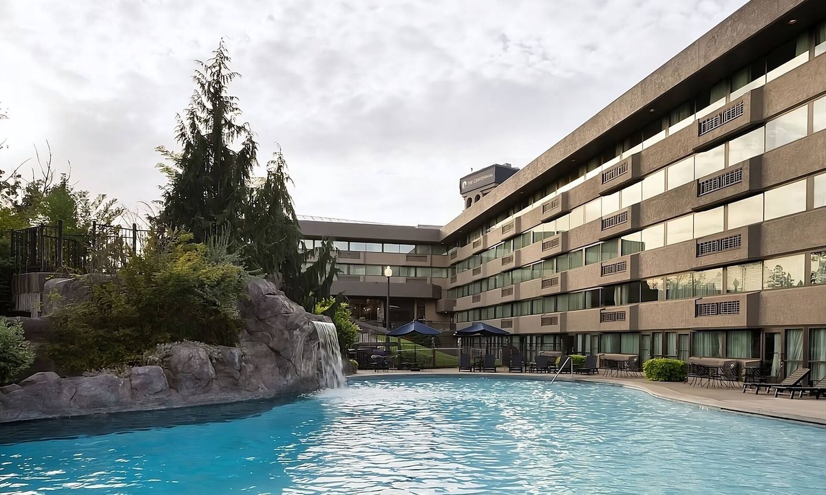 Riverside Hotel | Convenient Stay, Superb Location! 4 Modern Units, Pets are Allowed Here!