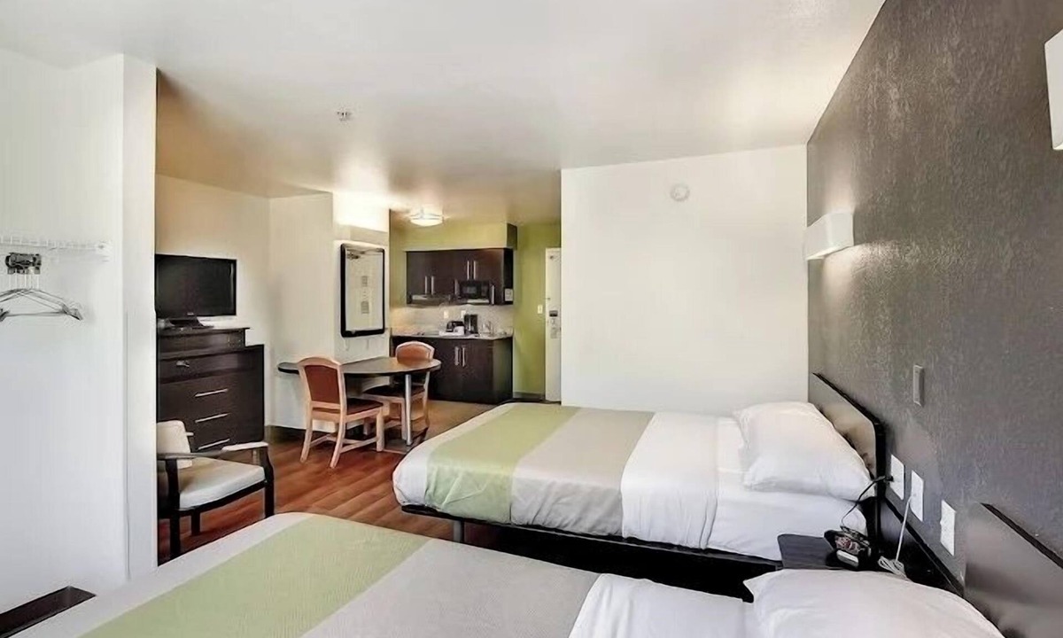 East Brunswick Hotel | Convenient Stay Near Rutgers