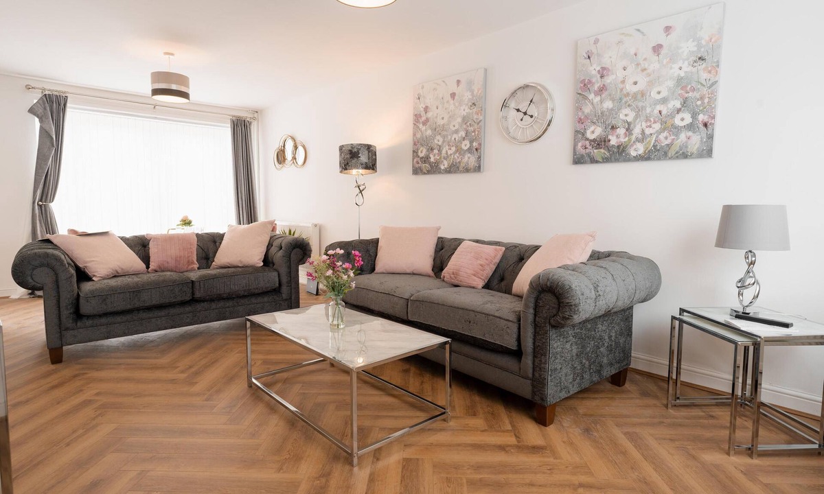 Birkenhead House | Convenient Wirral Retreat