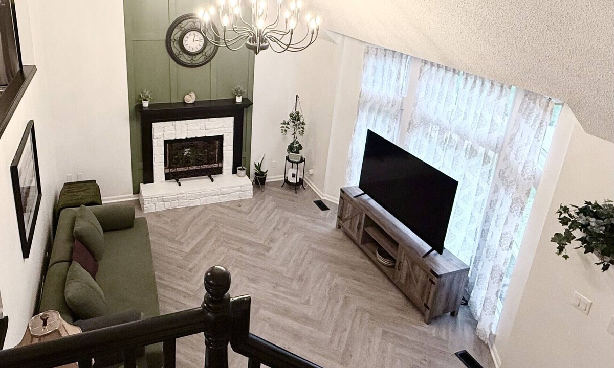 Overland Park House | Conveniently located Spacious Home for Families or Large Groups in Overland Park