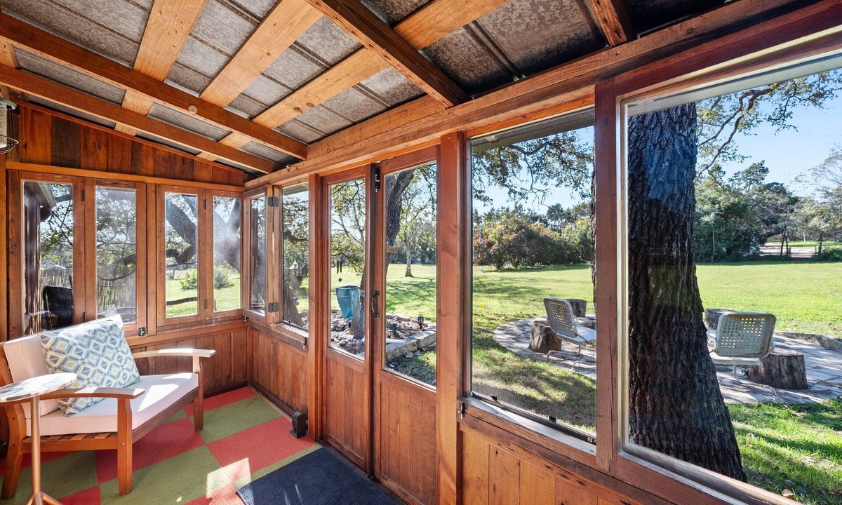 West Oak Hill House | Conveniently Located-Charming Tiny Cabin-Oak Hill!