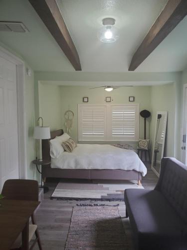 Olmos Park Terrace House | Conveniently Located San Antonio Getaway
