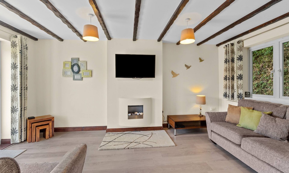 Saltash Cottage | Conveniently located to explore all that Cornwall and Devon have to offer