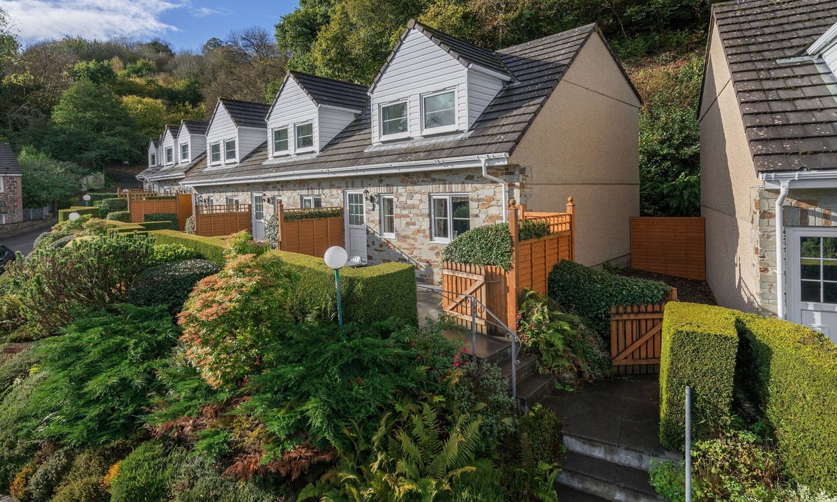 Saltash Cottage | Conveniently located to explore all that Cornwall and Devon have to offer