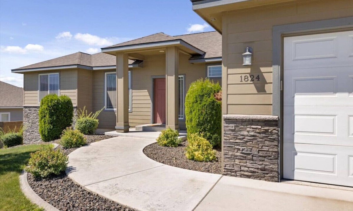 Kennewick House | Conveniently located Clean Rambler.