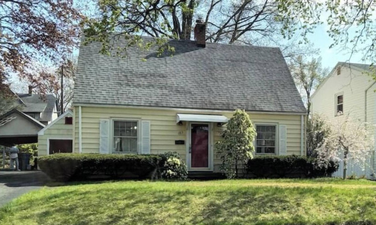 Rochester House | Conveniently Located Charm! Pet Friendly
