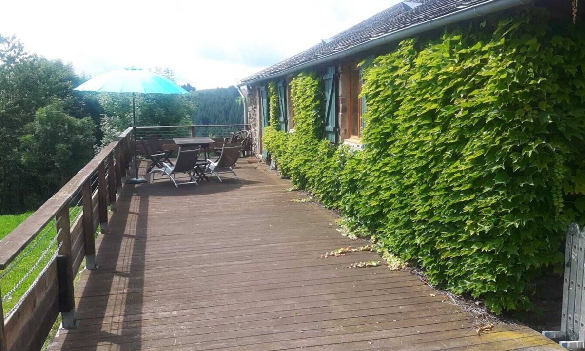 Paulinet House | CONVERTED BARN IN PEACEFUL COUNTRYSIDE
