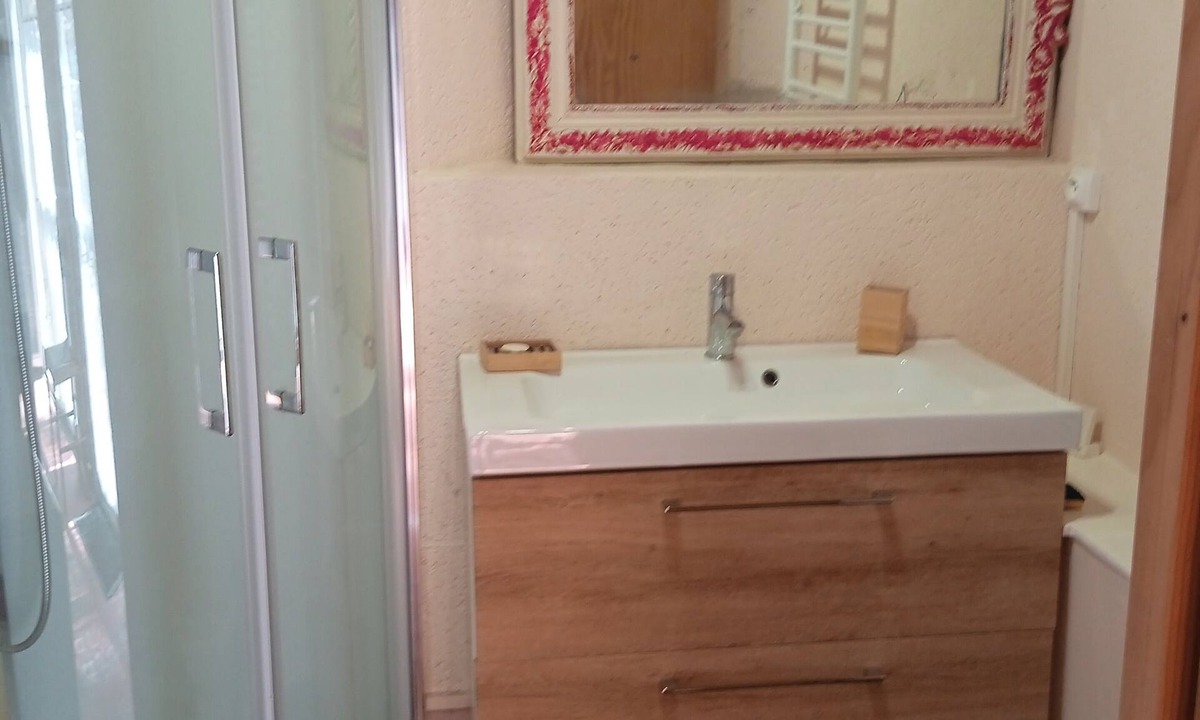 Le Tablier House | Converted barn in quiet country setting