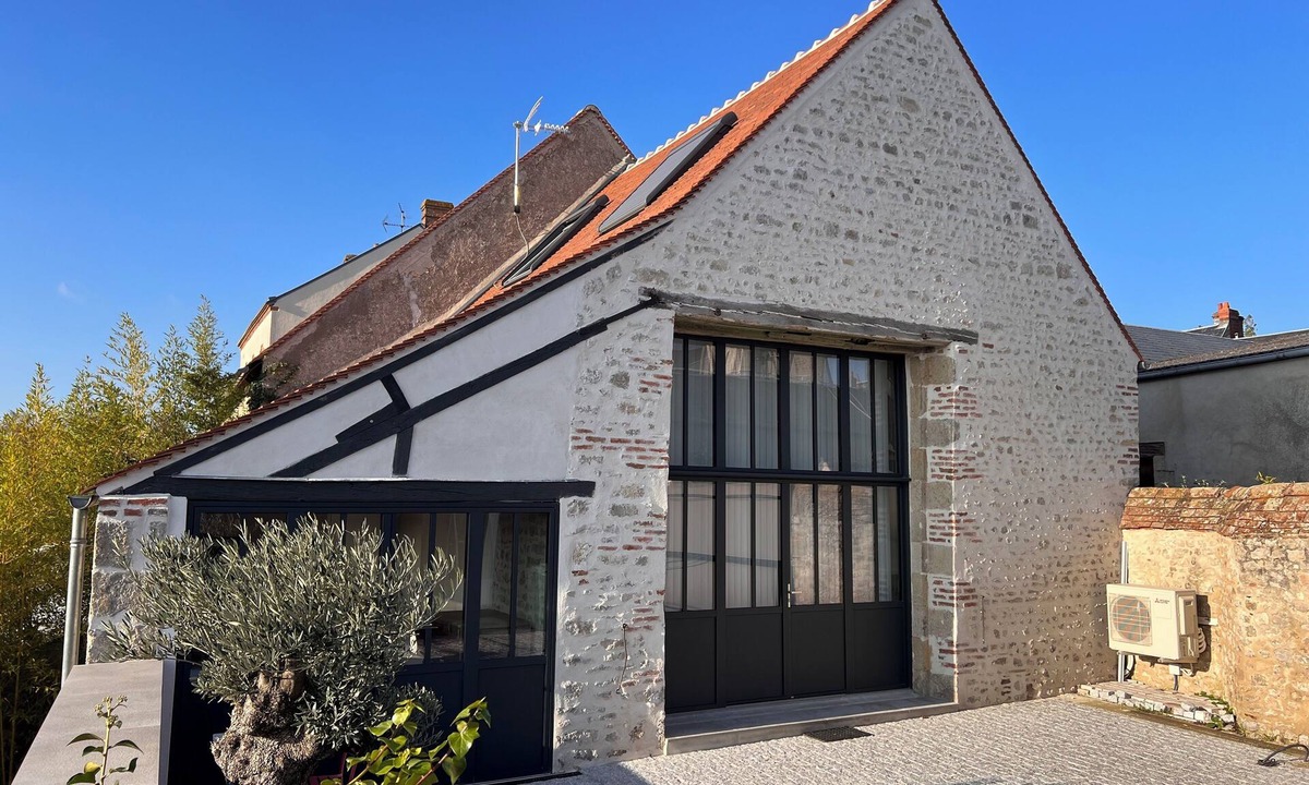 Checy House | Converted barn with superb canal views