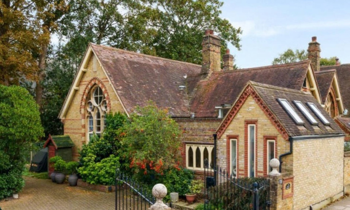 Plaistow and Sundridge Cottage | Converted School Cottage in Bromley