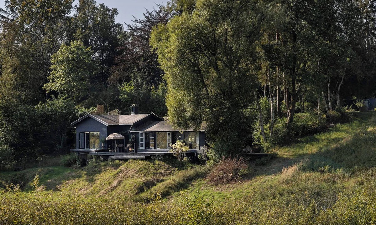 Buresø House | Converted scout house by Buresø lake and forest