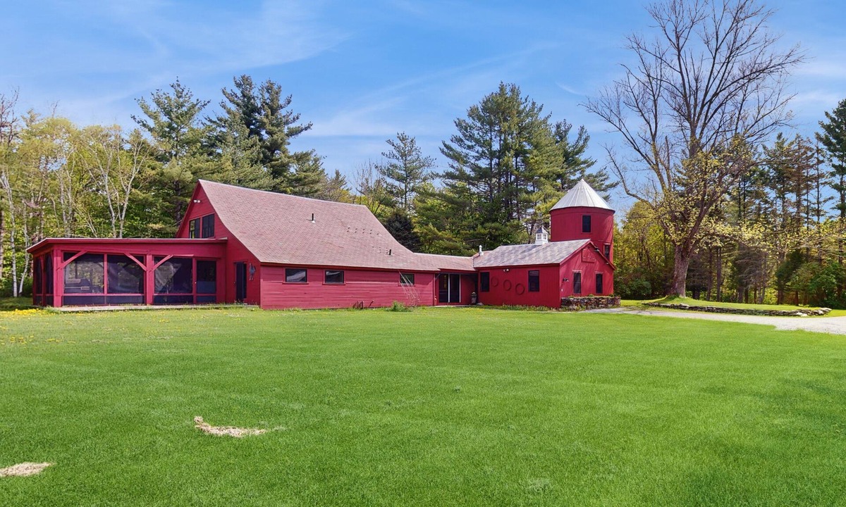Dorset Apartment | Converted silo apartment, peaceful grounds, two ponds, kitchenette, internet
