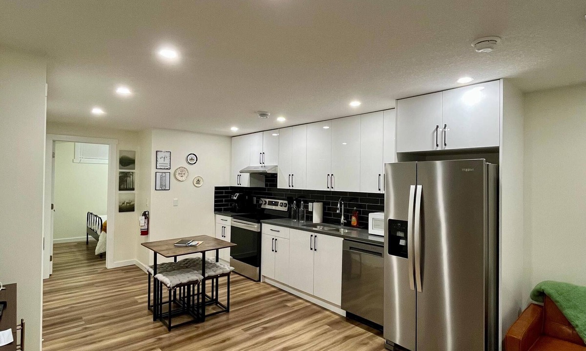 Southeast Calgary House | Cool 2-bedroom basement suite in Calgary
