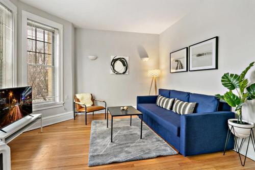 Wrigleyville Apartment | Cool 2BR Apartment close to Fun City - Grace 2