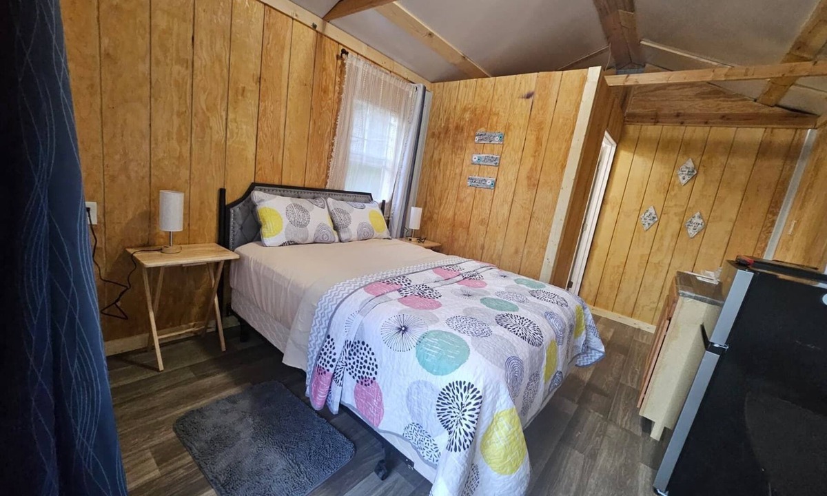 Carrolls Cabin | Cool cabin with AC in Kelso