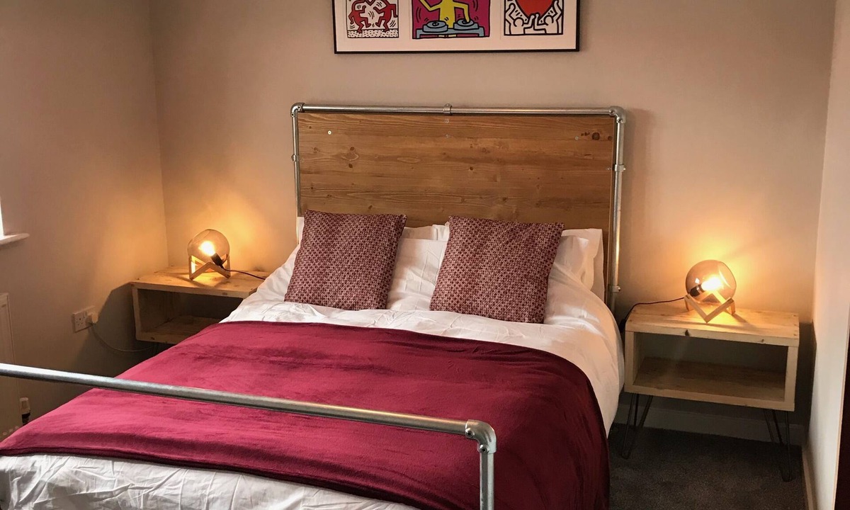 Glastonbury House | Cool, funky modern two bedroomed town house