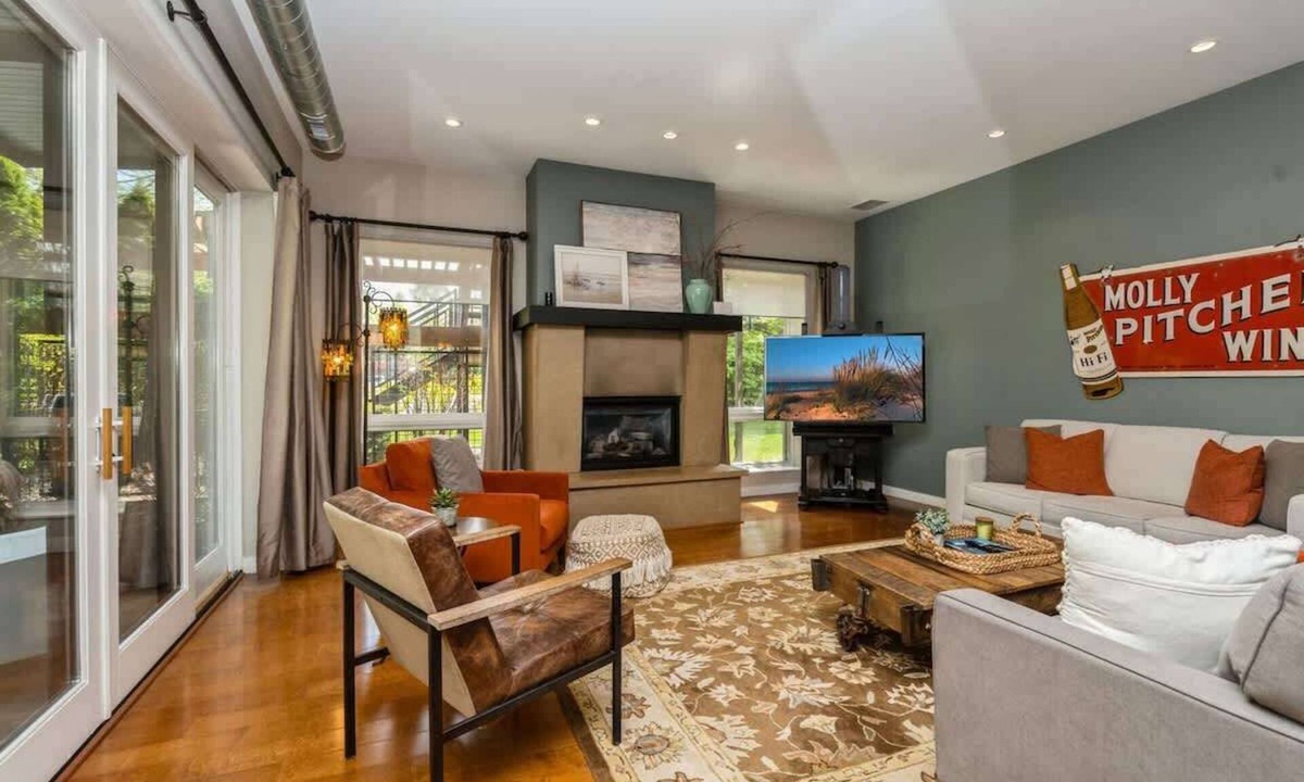 Shorewood-Tower Hills-Harbert Condo | Cool Harbert Loft Near Beach with Fire Pit