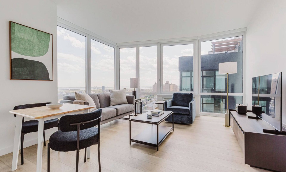Jersey City Apartment | Cool Jersey City 2BR w/Gym, Game Room & Virtual Golf, by Blueground
