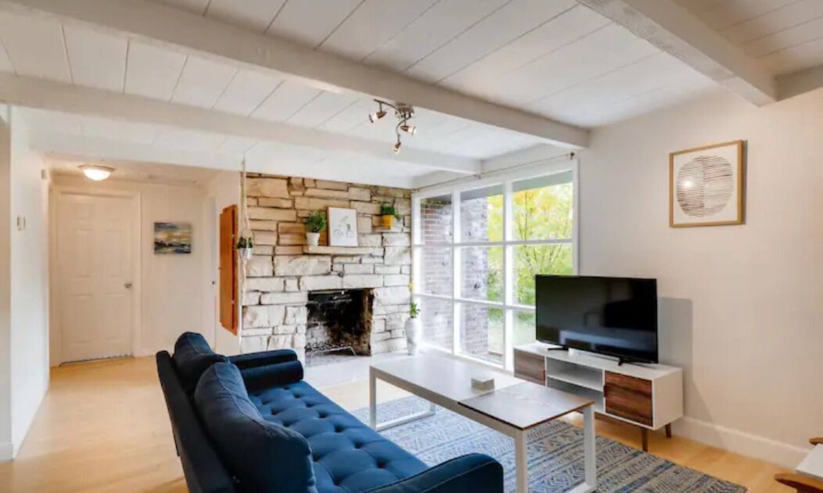 Lincoln House | Cool Mid-Century Bungalow!