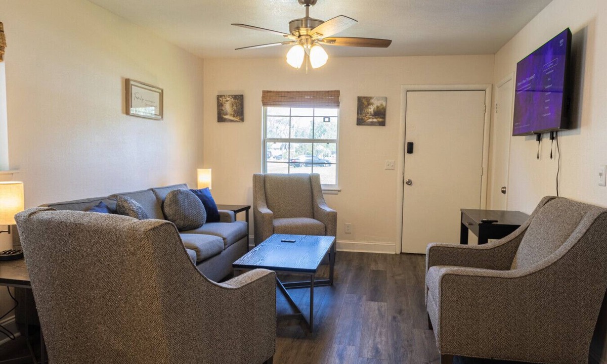 Englewood House | ~Cool Snooze 4 Crews Sleeps 12 XL Laundry~