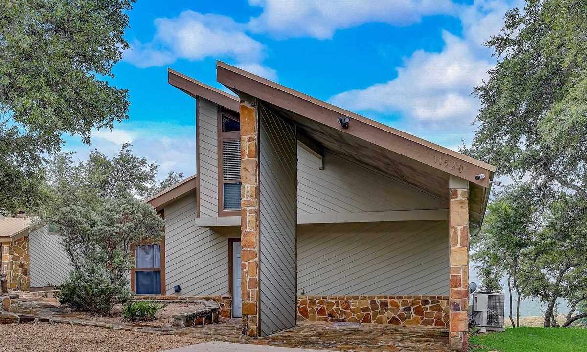 Burnet Cottage | Cool Water Cottages | Property in Burnet with waterfront access