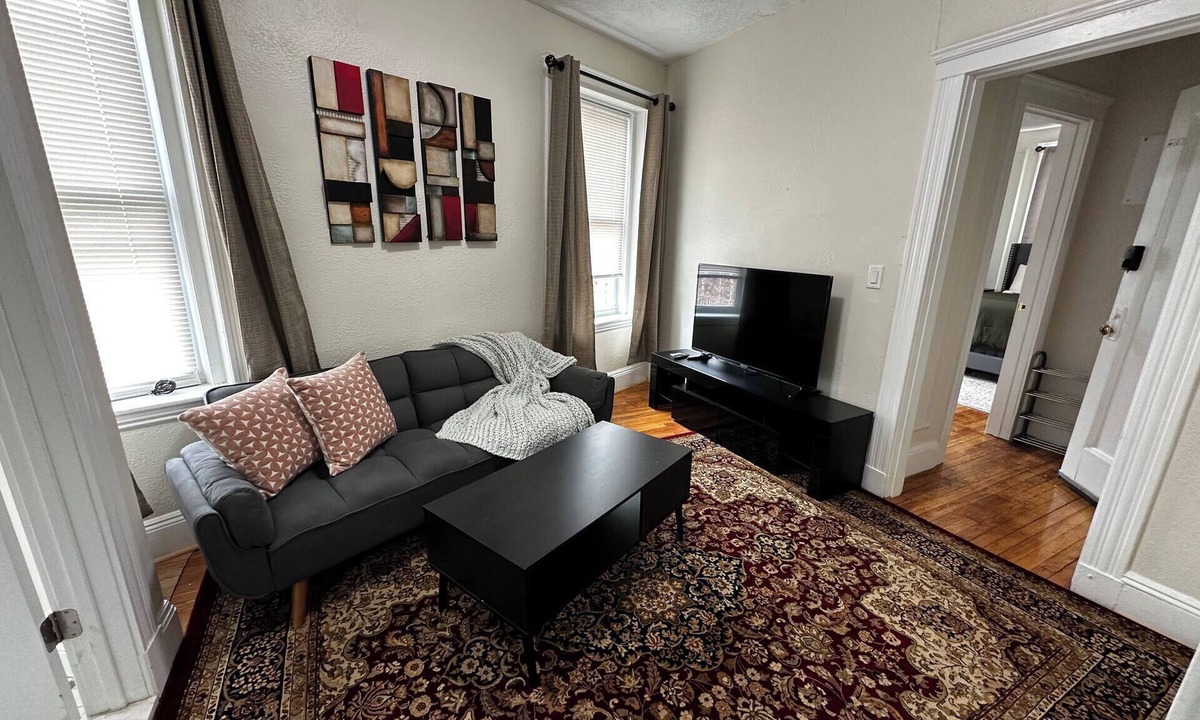 Coolidge Corner South Side Apartment | Coolidge corner entire 1bed apt