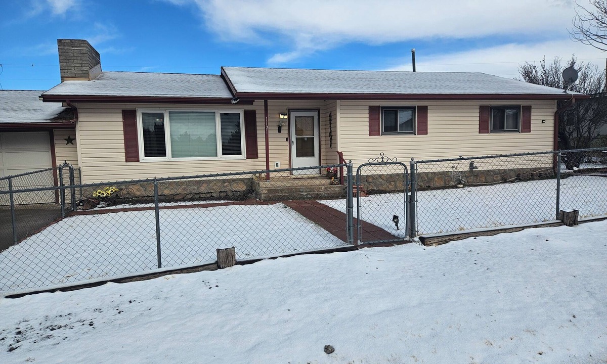 Springerville House | Coolwhitemtns#pets! 3br+den2ba house 2gar+rv driveway 1 acre fenced front&backn