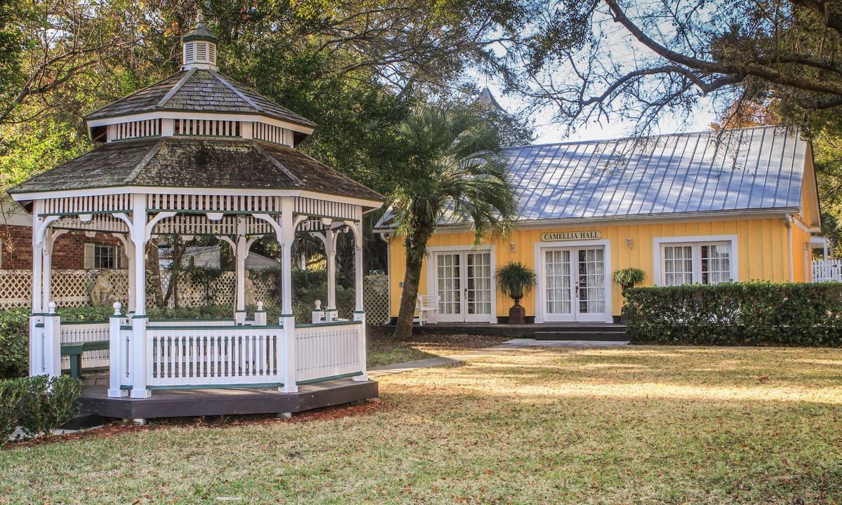 Historic Downtown Apalachicola Hotel | Coombs Inn & Suites