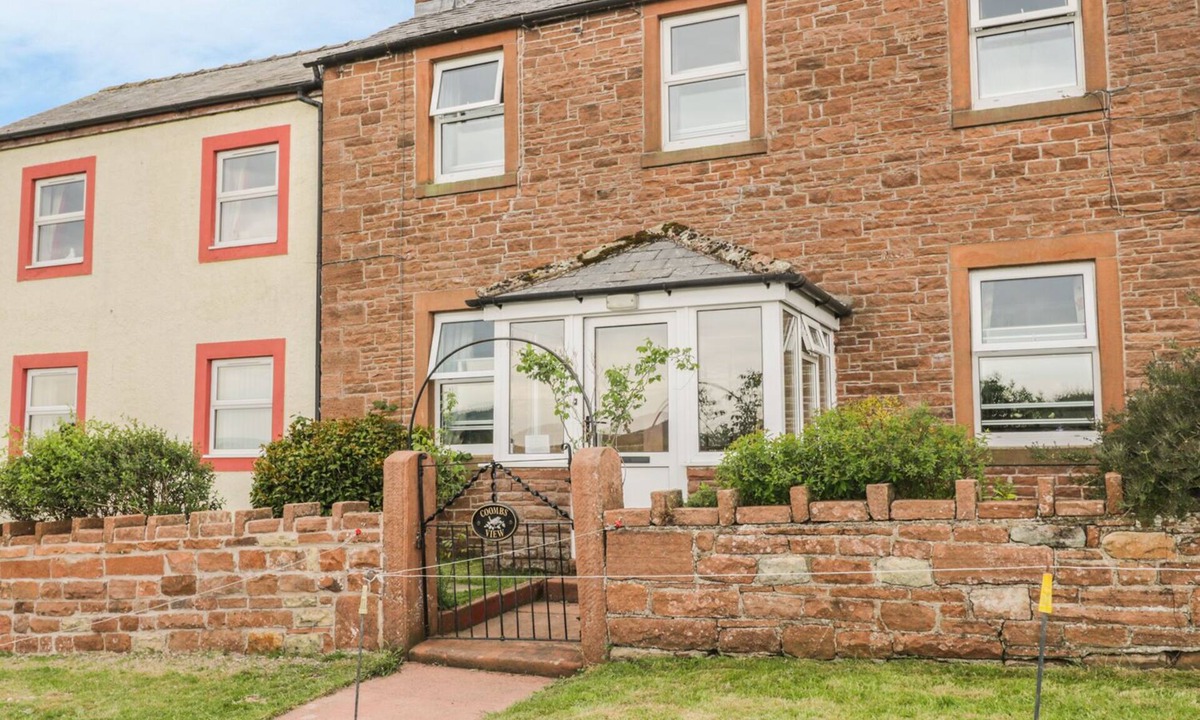 Carlisle Cottage | COOMBS VIEW, pet friendly, with open fire in Armathwaite