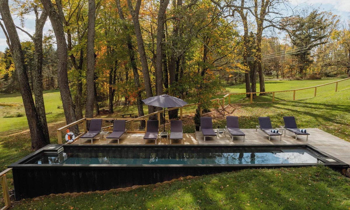 Jeffersonville Hotel | Coop 004 Summary: Wel