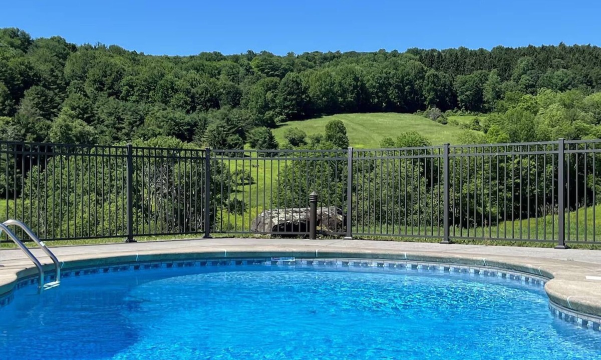 Fly Creek House | Coop Diamonds Luxury Rentals @ Honey Joe Acres
