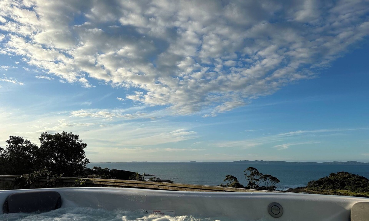 Cable Bay House | Coopers Beach Luxury Home with Panoramic‑View Spa