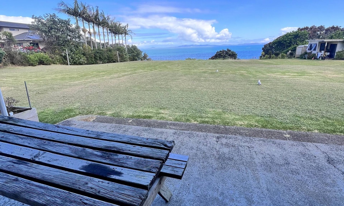 Coopers Beach House | Coopers Haven Beachfront House