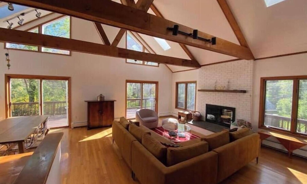 Copake Lake Ski Chalet | Copake Lake chalet with indoor pool