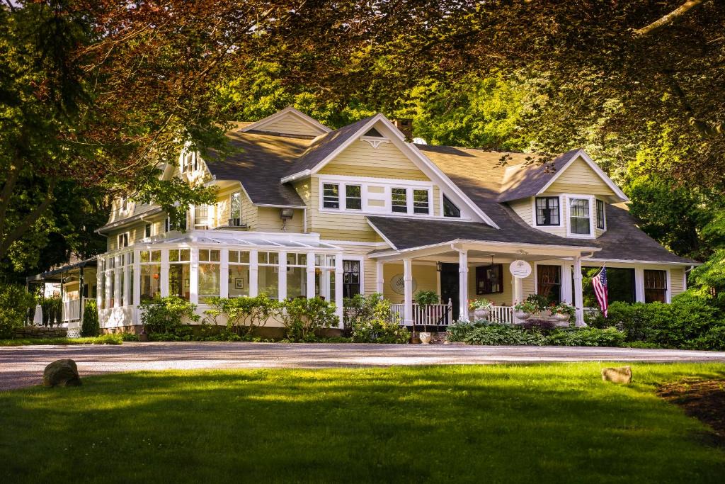 Ivoryton Hotel | Copper Beech Inn