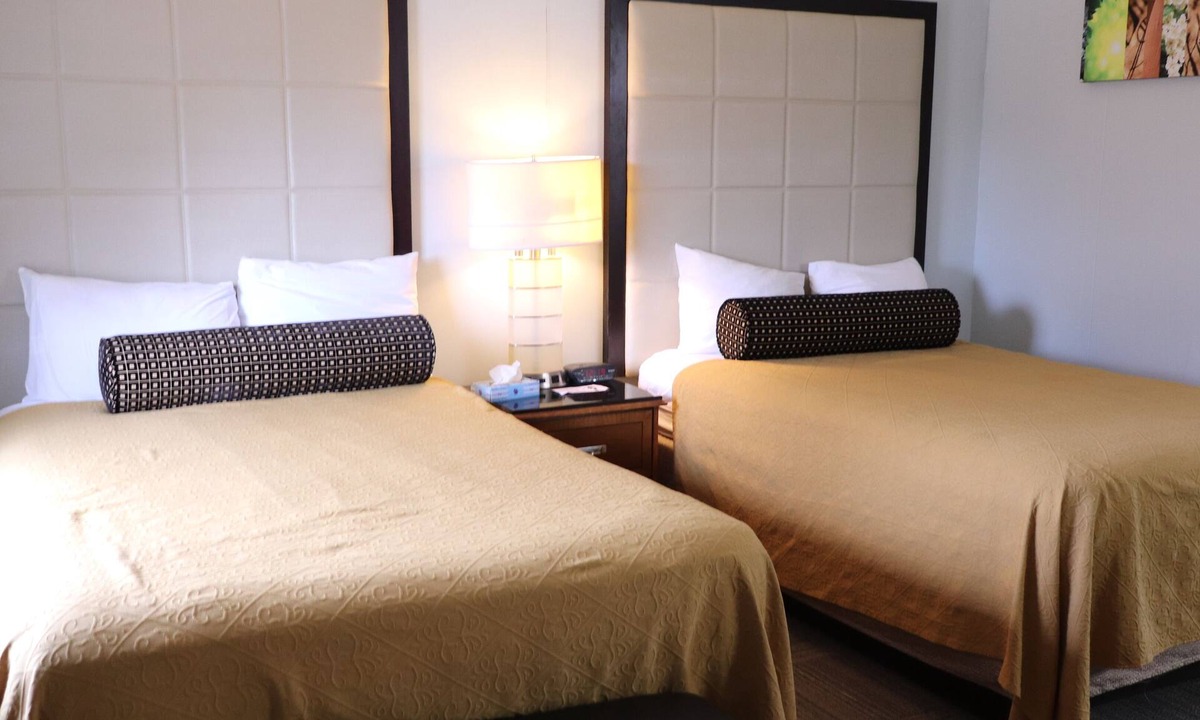 West Brookfield Hotel | Copper Lantern Motor Lodge