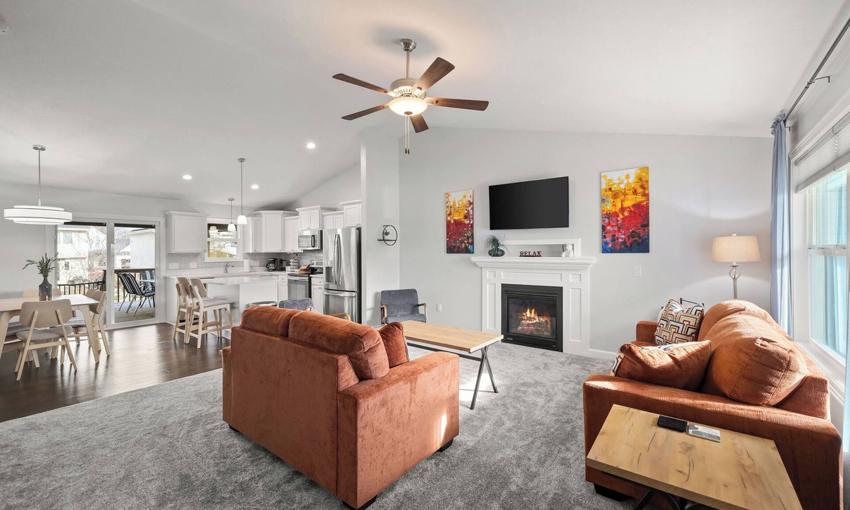 Waukee House | COPPER RIDGE - 4BR Ranch with Air Hockey, Mini Pool Table, Foosball & Arcade!
