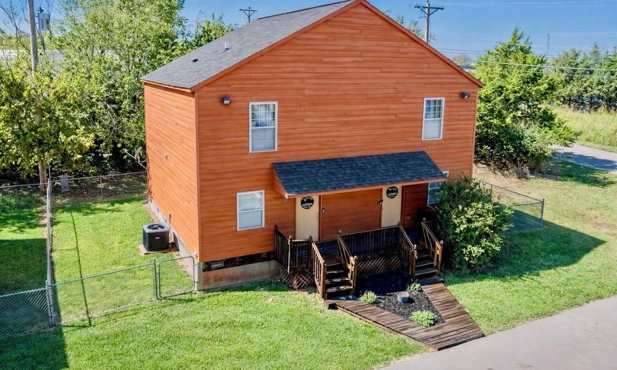 Stillwater House | Copper Ridge RetreatPrivate 2 Bedroom 2Bath Pet Friendly,fenced back yard